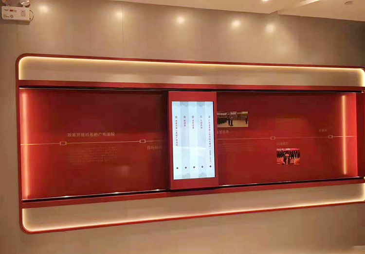 紀念館展示多媒體技術與創(chuàng)意相結合